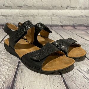 Easy Spirit black leather, Velcro adjustable strap sandals, size 7